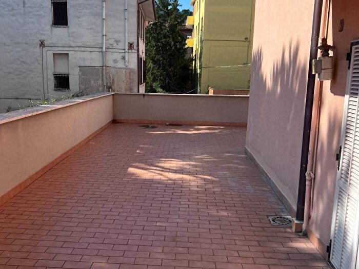 Appartamento con 5 locali in vendita in Via Francesco Rismondo, Adriatico, Ancona