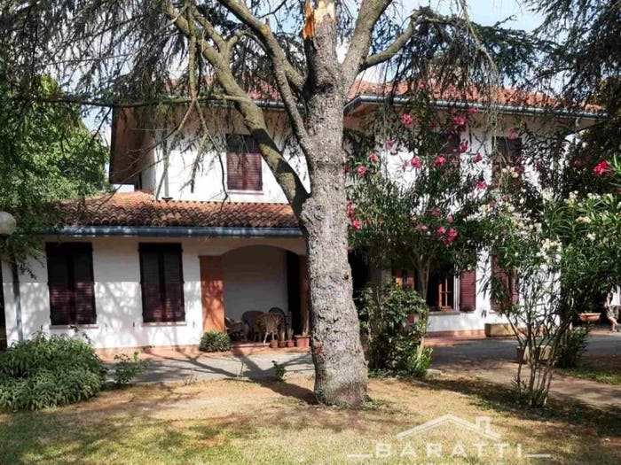 Casa con 6 locali in vendita in Rovereto, Novi di Modena