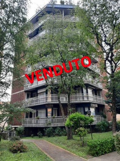 Appartamento quadrilocale in vendita in Via Lorenteggio, Giambellino, Milano