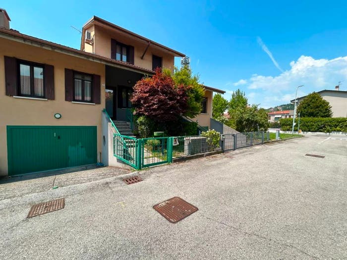 Casa con 6 locali in vendita in Via Brenta, Centro, Montebello Vicentino