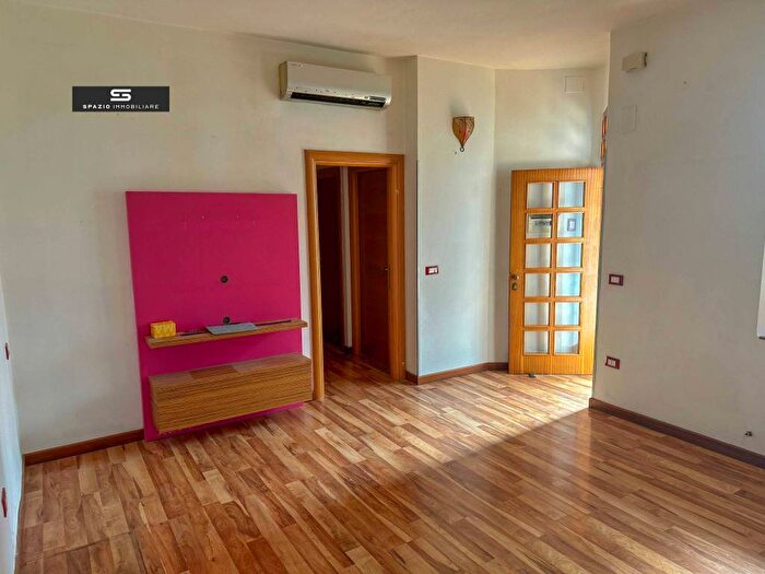 Appartamento trilocale in vendita in Viale Camillo Benso di Cavour, Centro, Teramo