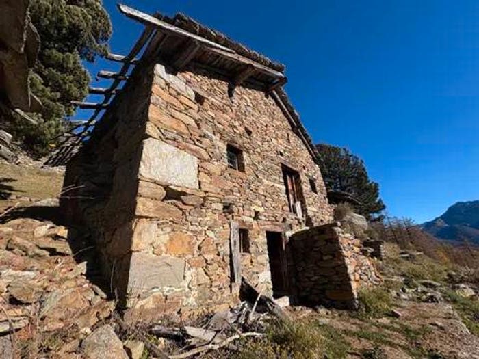 Casa con 6 locali in vendita in Località Chalasc No Number, Fontainemore