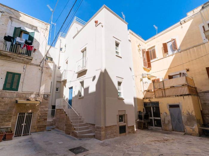 Casa con 6 locali in vendita in Vico La Rosa, Trani