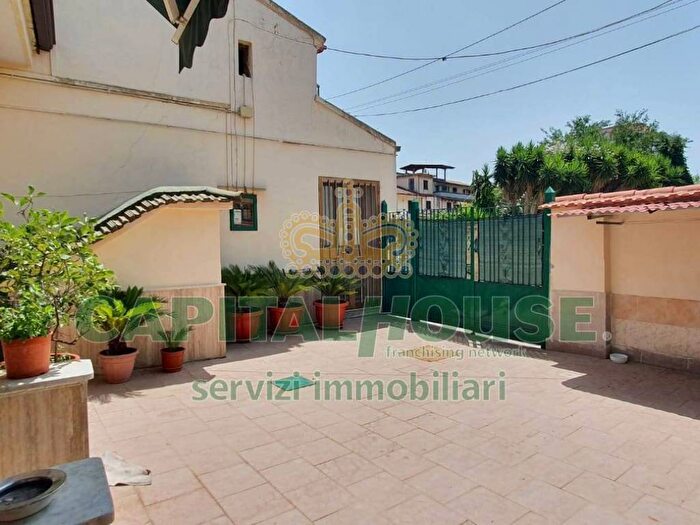 Casa con 5 locali in vendita in Via San Nicola, Falciano, Caserta
