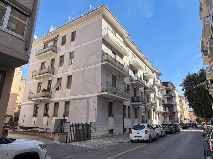 Appartamento quadrilocale in vendita in Via Galileo Ferraris, Centro, Terni