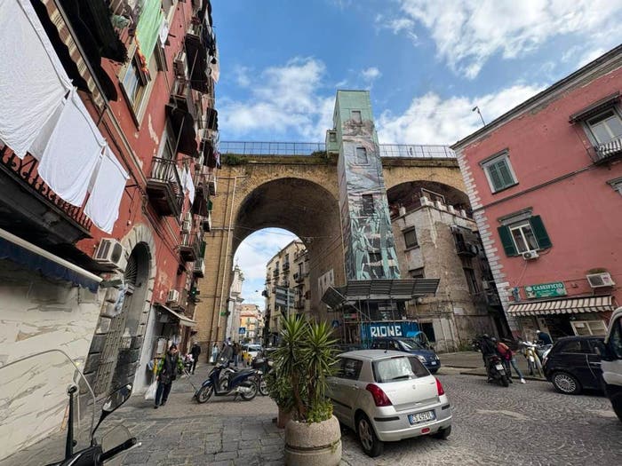 Appartamento trilocale in vendita in Via San Vincenzo, Stella Materdei, Napoli