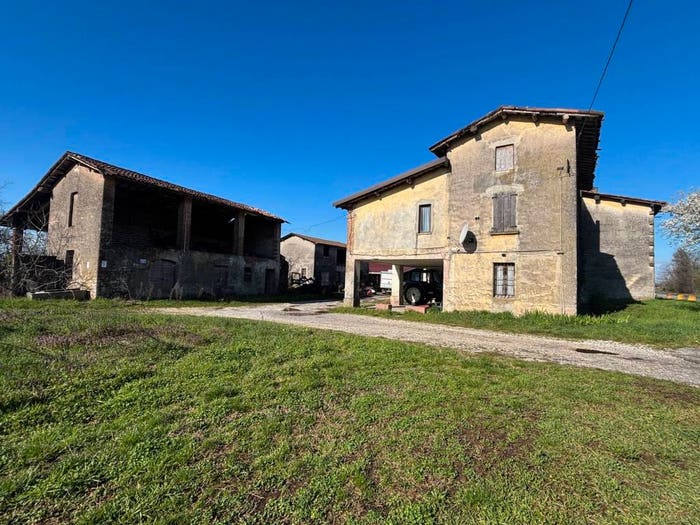 Casa con 6 locali in vendita in Strada Provinciale CastenedoloGhedi, Ghedi