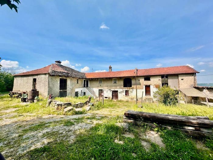 Casa con 6 locali in vendita in Regione San Desiderio, Monastero Bormida