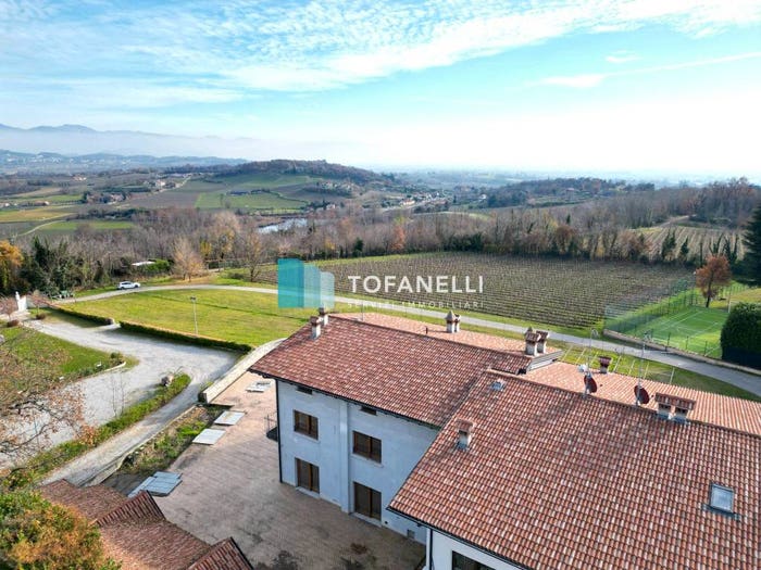 Casa con 6 locali in vendita in Via Campanili, Erbusco