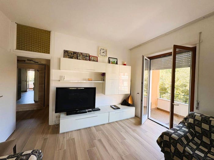 Appartamento quadrilocale in vendita in Via Canturina, Albate Muggiò, Como