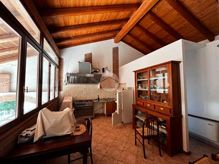 Casa con 10 locali in vendita in San Benedetto Po