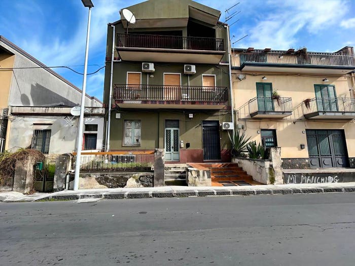 Casa con 6 locali in vendita in Via Salvatore Quasimodo, Centro, Belpasso