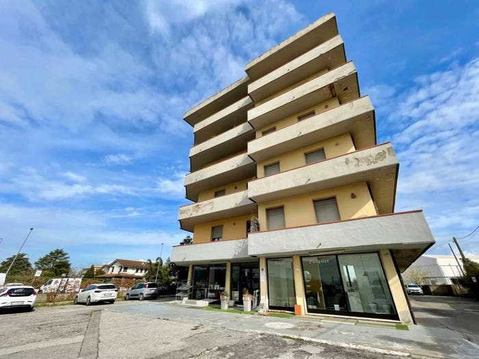 Appartamento con 5 locali in vendita in Via Romana, Gossi, Montecarlo