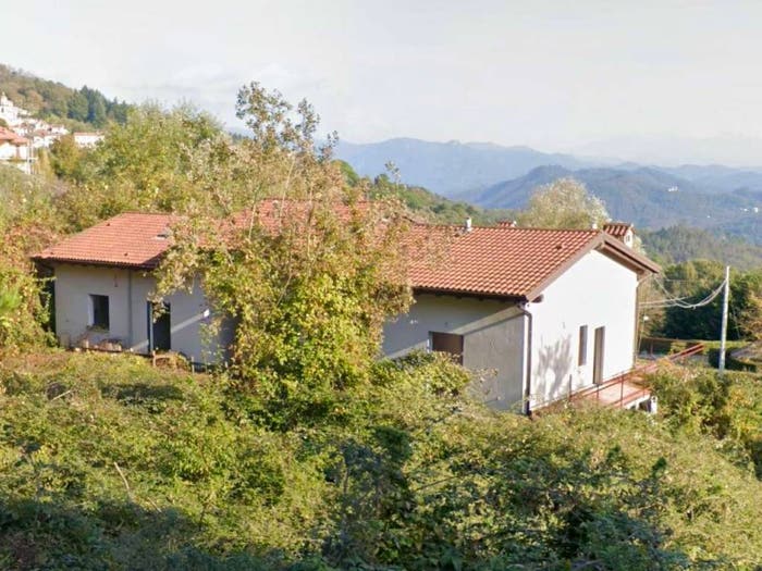 Casa con 6 locali in vendita in via XXV Aprile, Mattarana, Carrodano