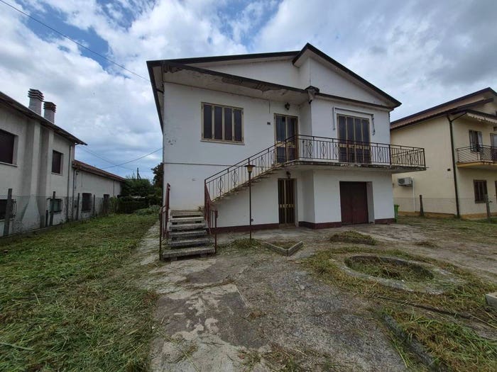 Casa quadrilocale in vendita in Via Salvador Allende, Ficarolo