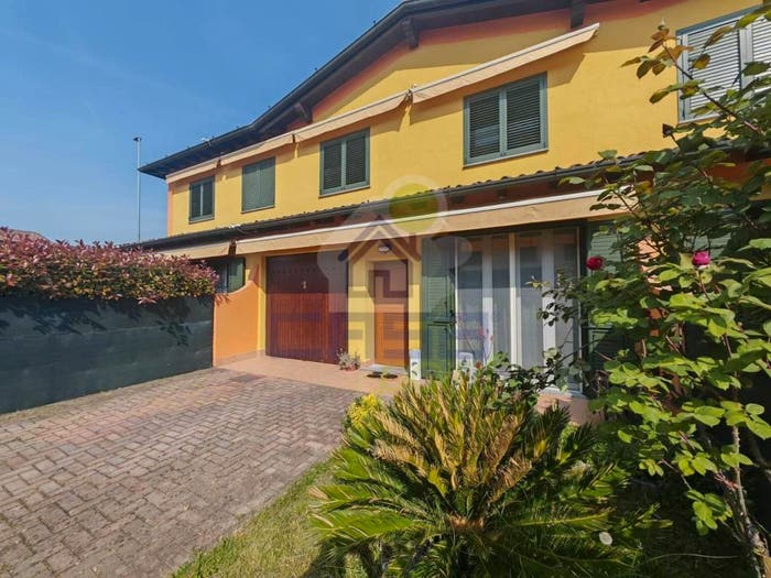 Casa quadrilocale in vendita in Via Fratelli Marini, Massalengo