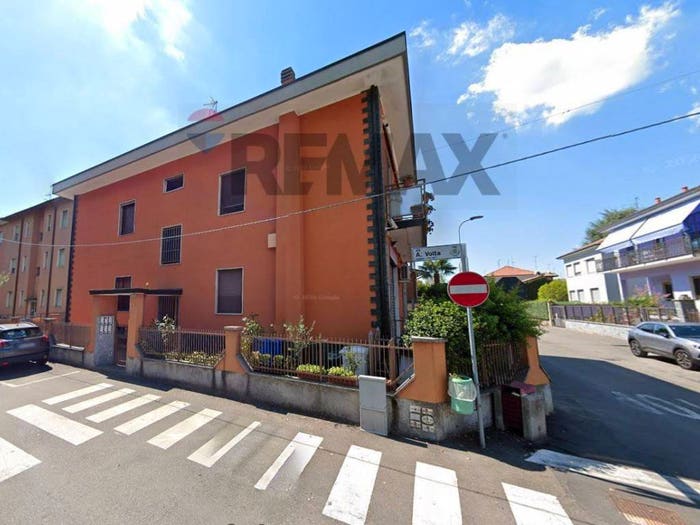Appartamento trilocale in vendita in Via Alessandro Volta, Centro, Pero