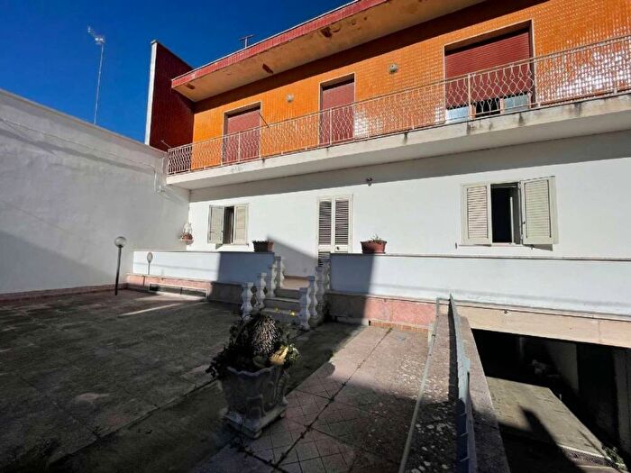 Casa quadrilocale in vendita in via Vittorio Alfieri, Centro, Carmiano