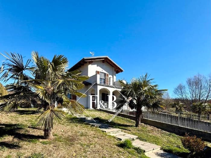Casa con 6 locali in vendita in Via Baldichieri, Monale