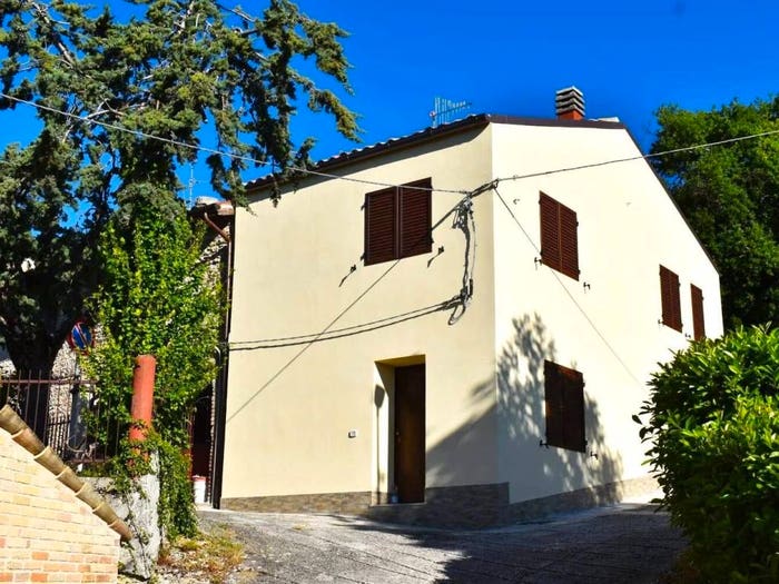 Casa trilocale in vendita in Frazione Vetice, Montefortino