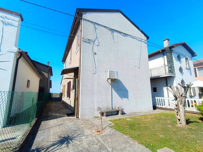 Casa con 6 locali in vendita in Via Alessandro Manzoni, Mezzogoro, Codigoro