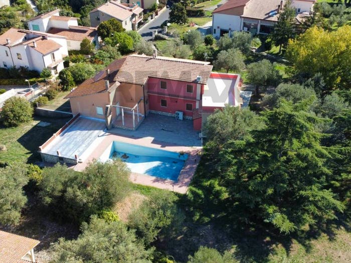 Appartamento con 6 locali in vendita in VIA SAN MAGNO, Farnese