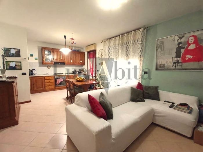Appartamento con 5 locali in vendita in Via del Popolo, Centro, Capannori