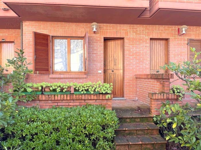 Casa quadrilocale in vendita in Via Giuseppe Pietri, Ronchi Poveromo, Massa