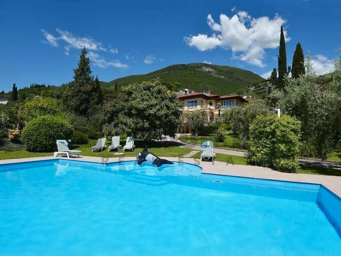 Casa con 6 locali in vendita in Via delle Arche, Gardone Riviera