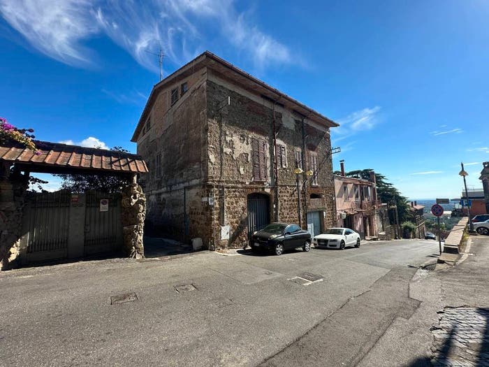 Appartamento con 6 locali in vendita in Via Borgo San Giovanni, Centro, Lanuvio