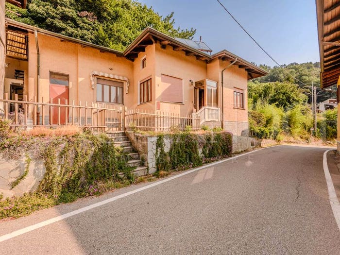 Casa quadrilocale in vendita in Frazione Foglia, Maglionecrosa, Vallanzengo