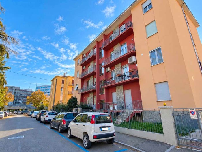 Appartamento trilocale in vendita in Via Evangelista Torricelli, Ospedale Volturno, Parma