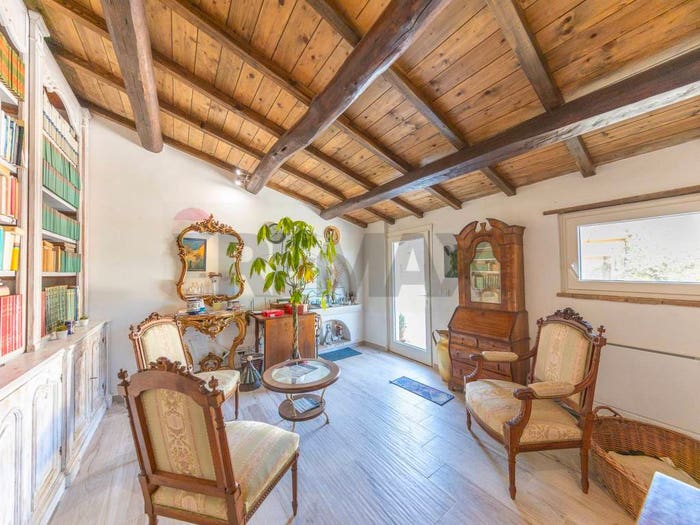 Casa con 6 locali in vendita in VIA VOCABOLO CHIORANO, Magliano Sabina