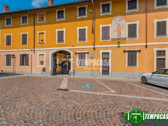 Casa trilocale in vendita in Piazza Crocifisso, Centro, Inveruno