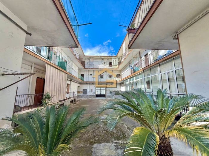 Appartamento trilocale in vendita in Via Giovanni Antonio Campano, Piscinola, Napoli