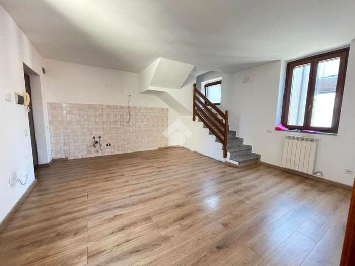 Appartamento trilocale in vendita in Via Goffredo Mameli, Centro, Arconate
