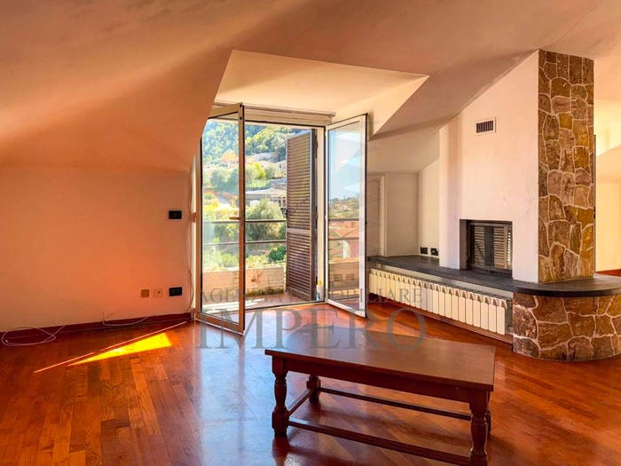Appartamento con 5 locali in vendita in Località Gray, Centro, Camporosso