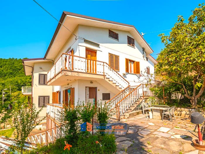 Casa con 6 locali in vendita in Strada Sant'Orso, Piasco