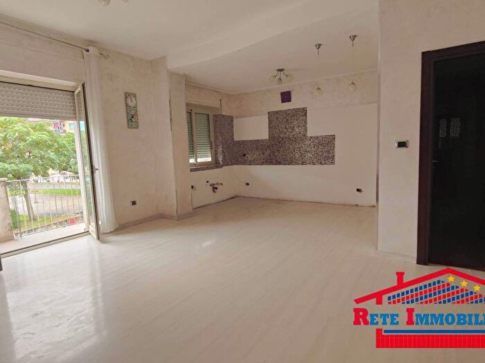Appartamento con 6 locali in vendita in Via Saverio Albo, Stadio Città, Cosenza