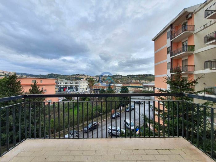Appartamento quadrilocale in vendita in Via Italo Paparazzo, Santa Maria, Catanzaro