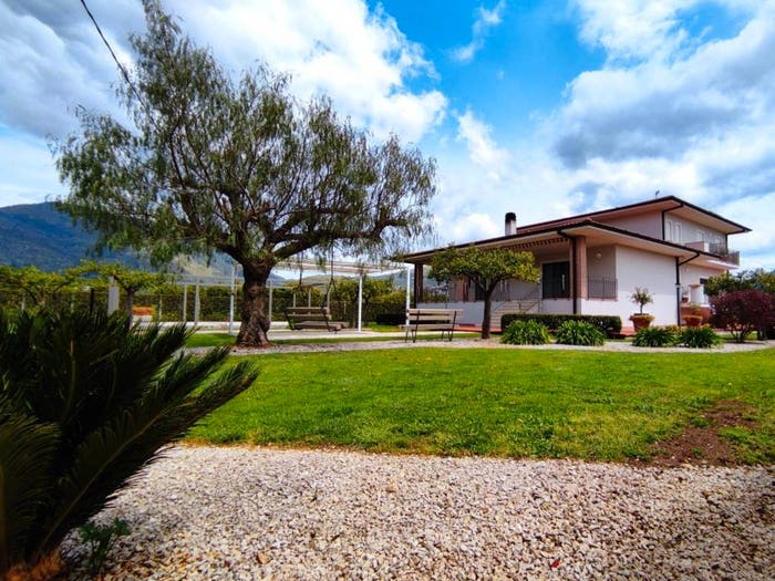 Casa con 6 locali in vendita in Via Selcialto, Fondi