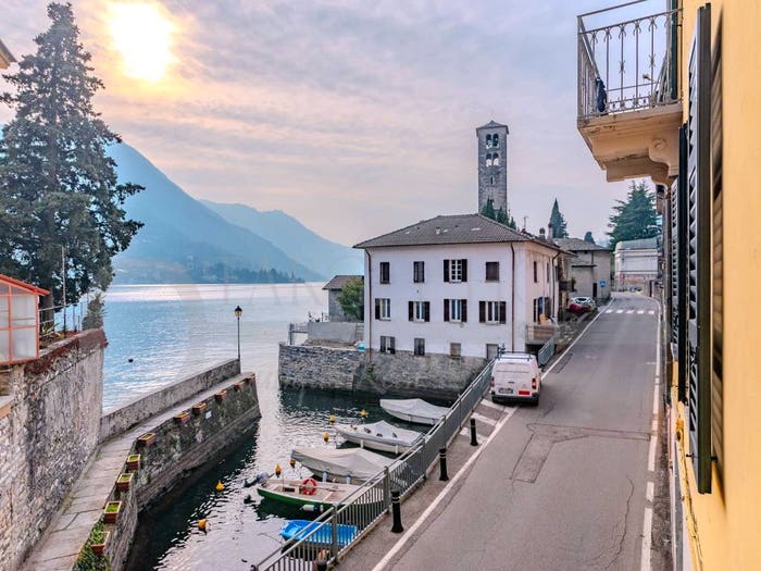 Appartamento trilocale in vendita in Via Regina, Centro, Carate Urio