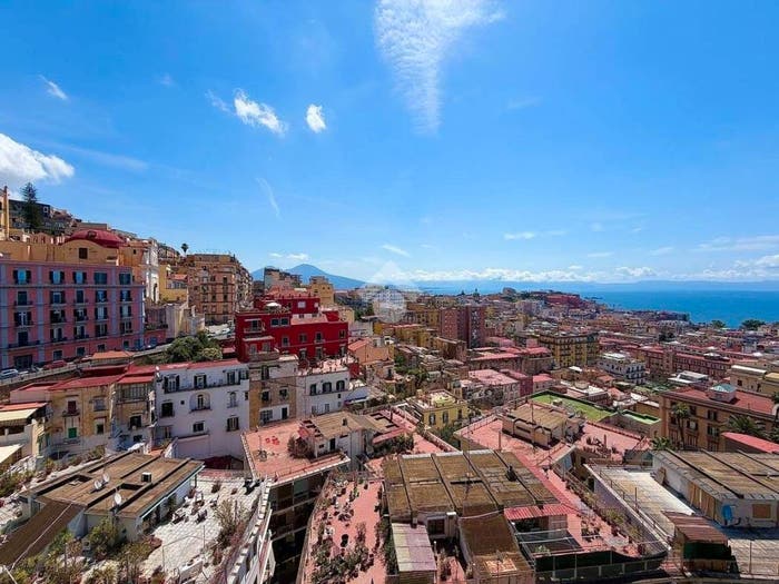 Appartamento trilocale in vendita in Corso Vittorio Emanuele, Vomero, Napoli