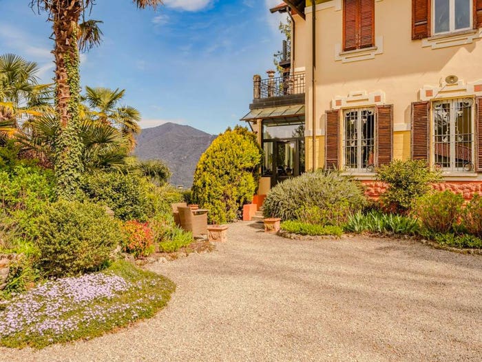Casa con 6 locali in vendita in Via Marinoni, Orino