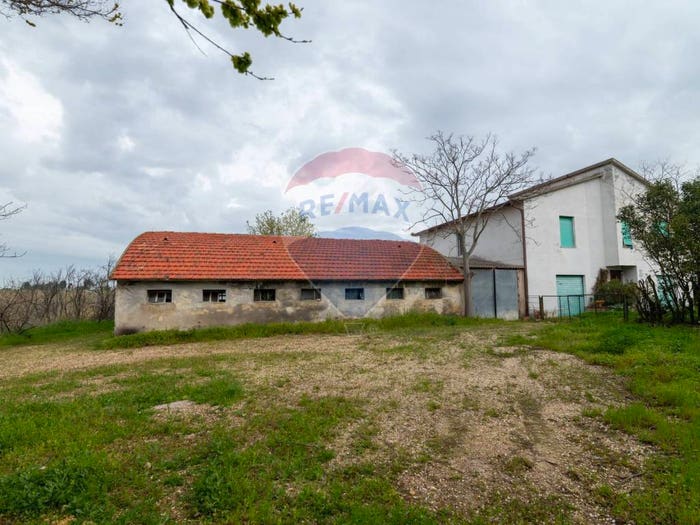 Casa con 6 locali in vendita in Contrada Santa Lucia, Agugliano