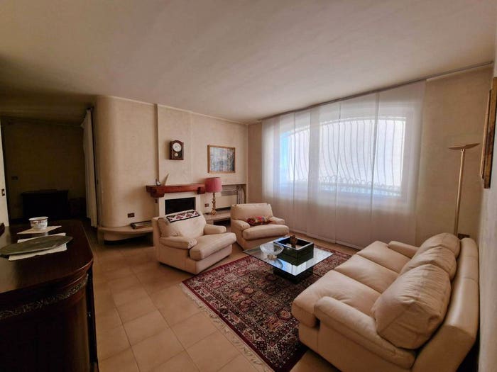 Casa con 6 locali in vendita in Centro, Commessaggio