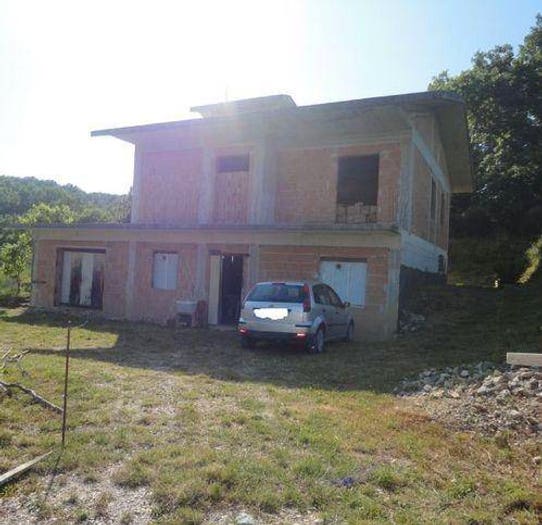 Casa con 6 locali in vendita in Isernia