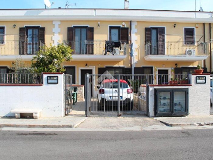 Casa con 6 locali in vendita in Piazza Nicola Zingarelli, Centro, Margherita di Savoia