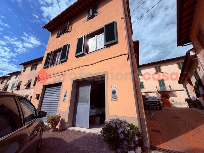 Appartamento con 5 locali in vendita in Via Roma, Castelnuovo D'elsa, Castelfiorentino