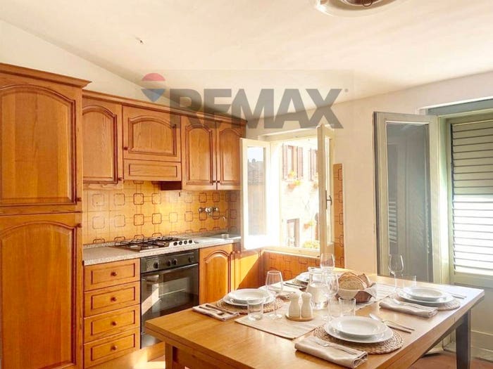 Casa con 6 locali in vendita in via xx settembre, Tonara
